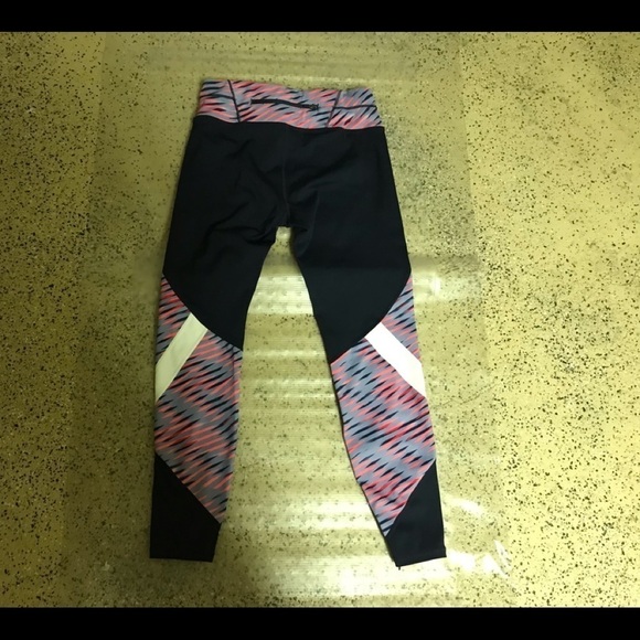 Athletia Pants - Athleta midrise cropped Leggins